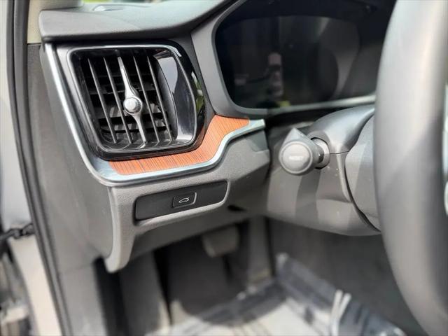 2024 Volvo S60 B5 Plus Dark Theme