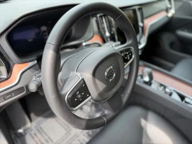 2024 Volvo S60 B5 Plus Dark Theme