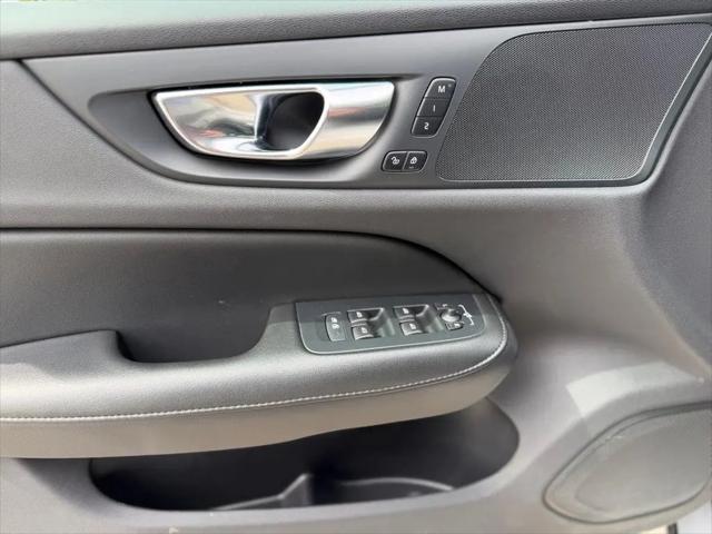 2024 Volvo S60 B5 Plus Dark Theme