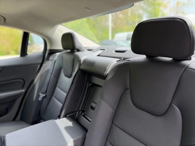 2024 Volvo S60 B5 Plus Dark Theme