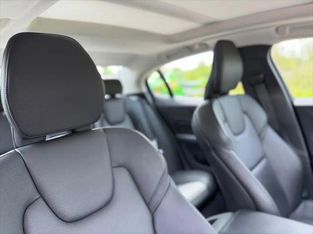 2024 Volvo S60 B5 Plus Dark Theme