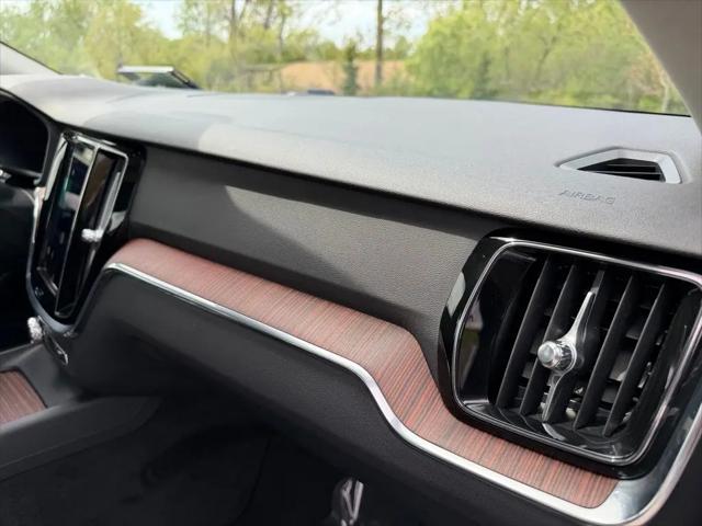 2024 Volvo S60 B5 Plus Dark Theme