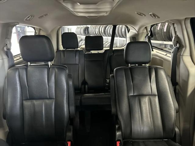2016 Chrysler Town & Country Touring