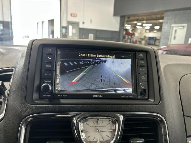 2016 Chrysler Town & Country Touring