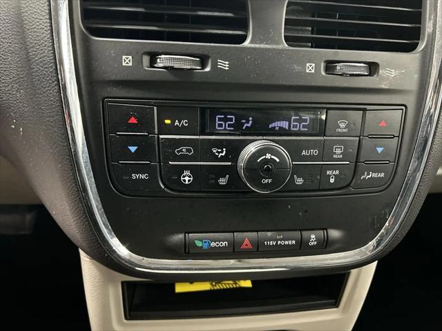 2016 Chrysler Town & Country Touring