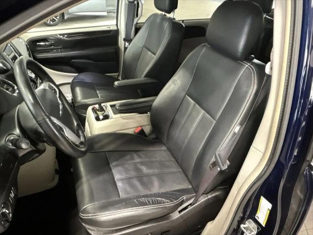 2016 Chrysler Town & Country Touring