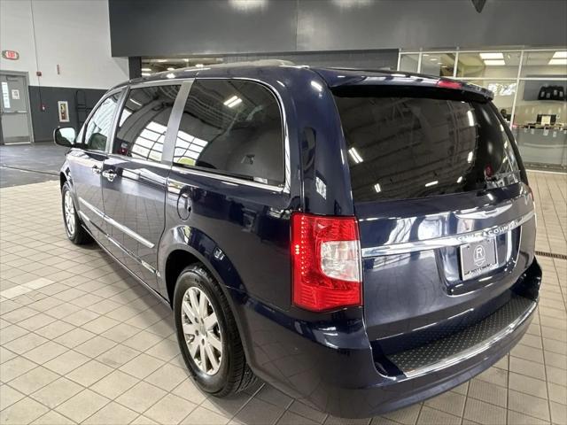 2016 Chrysler Town & Country Touring