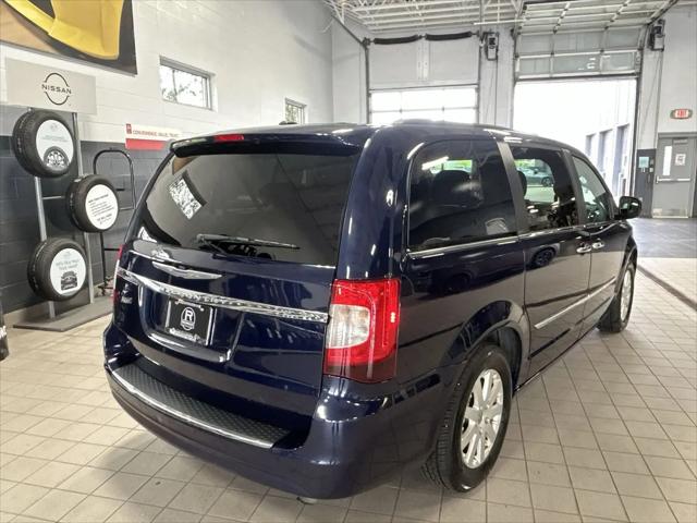 2016 Chrysler Town & Country Touring