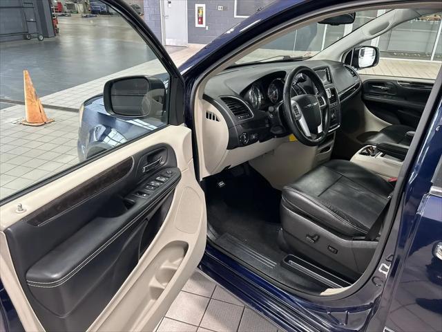 2016 Chrysler Town & Country Touring