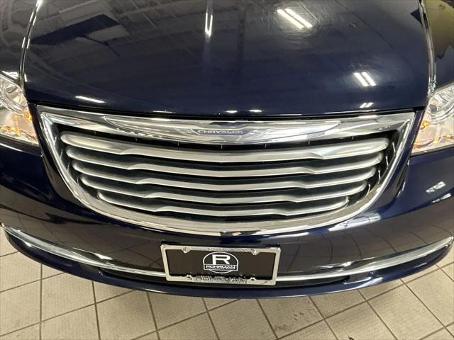 2016 Chrysler Town & Country Touring