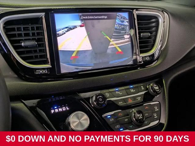 2025 Chrysler Pacifica Select