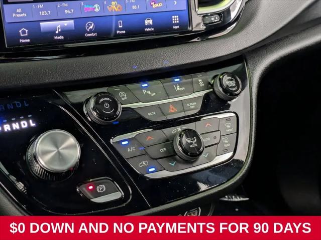 2025 Chrysler Pacifica Select