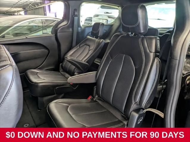 2025 Chrysler Pacifica Select