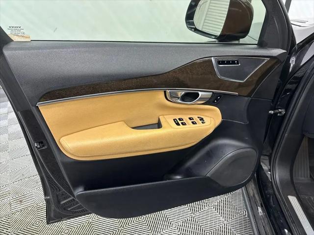 2017 Volvo XC90 T6 Momentum