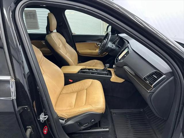 2017 Volvo XC90 T6 Momentum