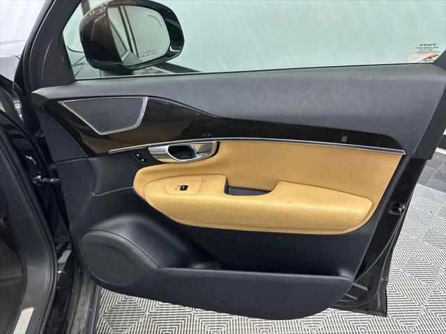 2017 Volvo XC90 T6 Momentum