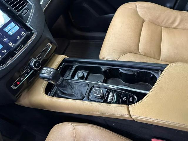 2017 Volvo XC90 T6 Momentum