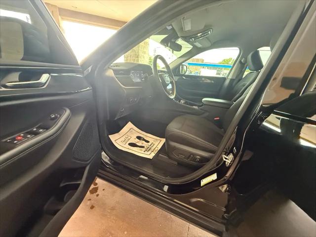 2023 Jeep Grand Cherokee Laredo 4x4