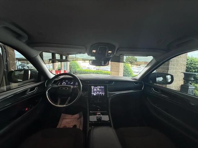 2023 Jeep Grand Cherokee Laredo 4x4
