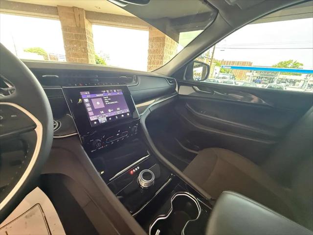 2023 Jeep Grand Cherokee Laredo 4x4