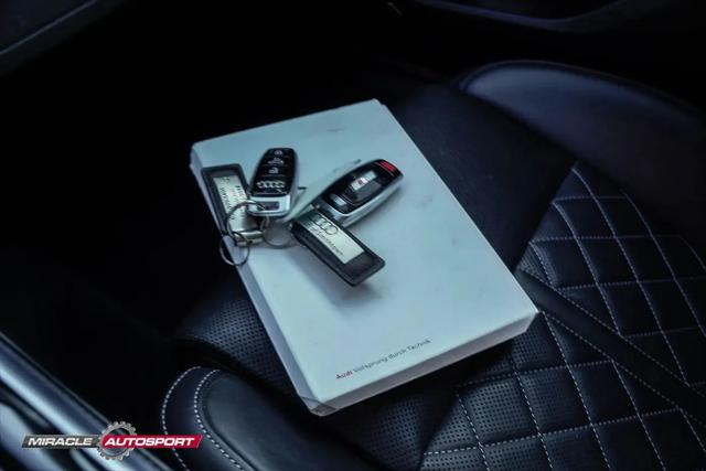 2022 Audi S8 TFSI quattro Tiptronic