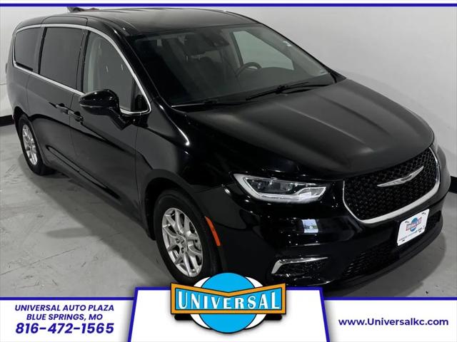 2024 Chrysler Pacifica Touring L for sale in Blue Springs, MO