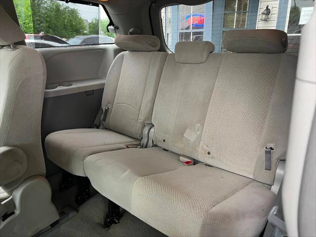 2012 Toyota Sienna LE 7 Passenger