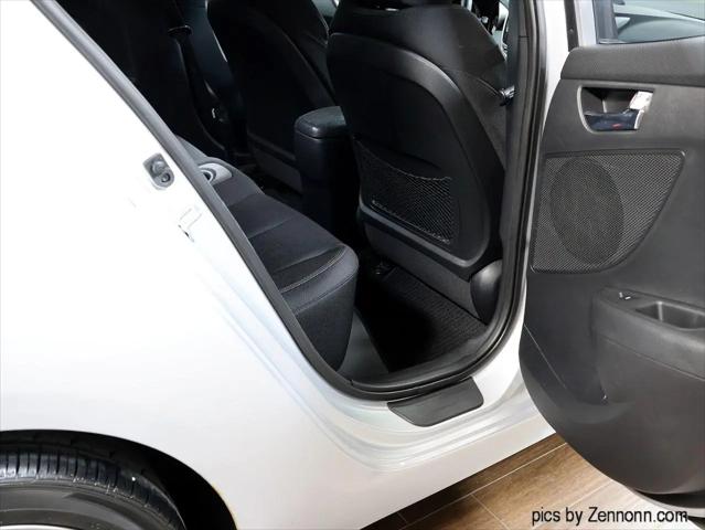 2016 Hyundai Veloster Base