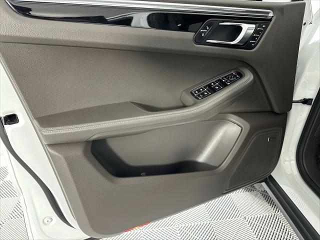 2017 Porsche Macan Macan