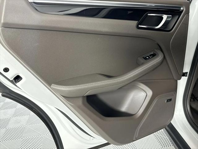 2017 Porsche Macan Macan