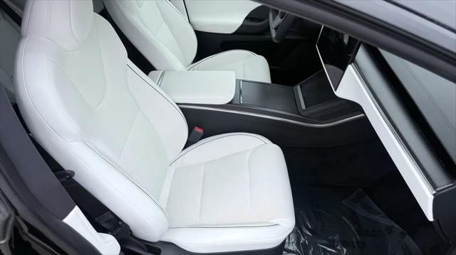 2022 Tesla Model X Plaid Tri Motor All-Wheel Drive