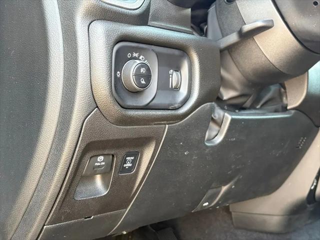 2025 Ram 1500 Tradesman Crew Cab 4x4 5'7" Box