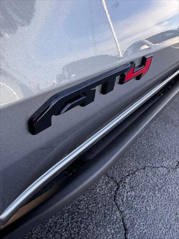 2025 GMC Canyon 4WD AT4