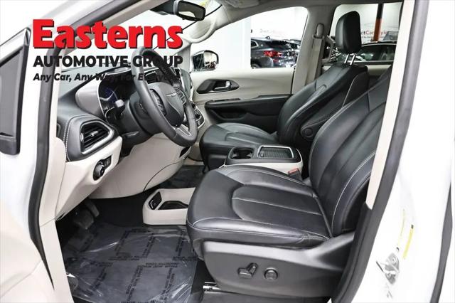 2024 Chrysler Pacifica Hybrid Select