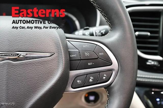 2024 Chrysler Pacifica Hybrid Select