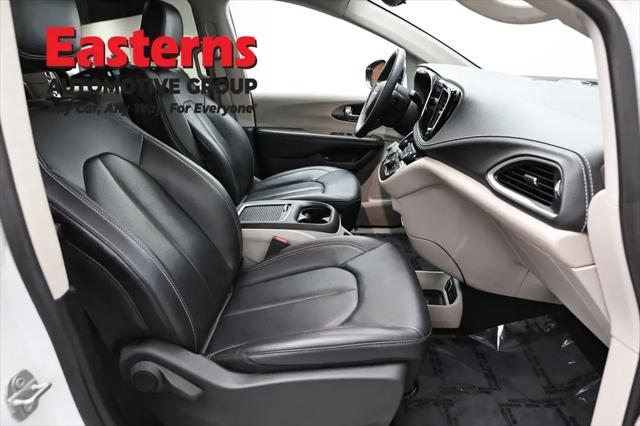 2024 Chrysler Pacifica Hybrid Select