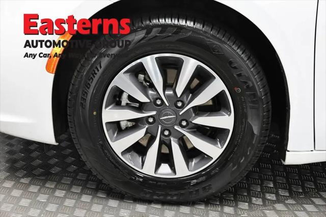 2024 Chrysler Pacifica Hybrid Select