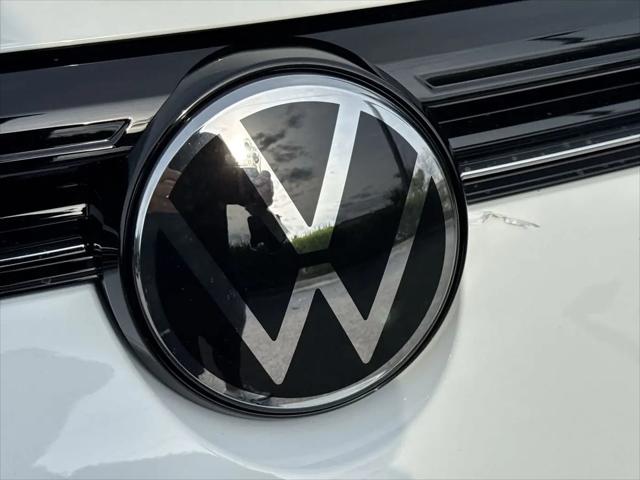 2026 Volkswagen Taos SE