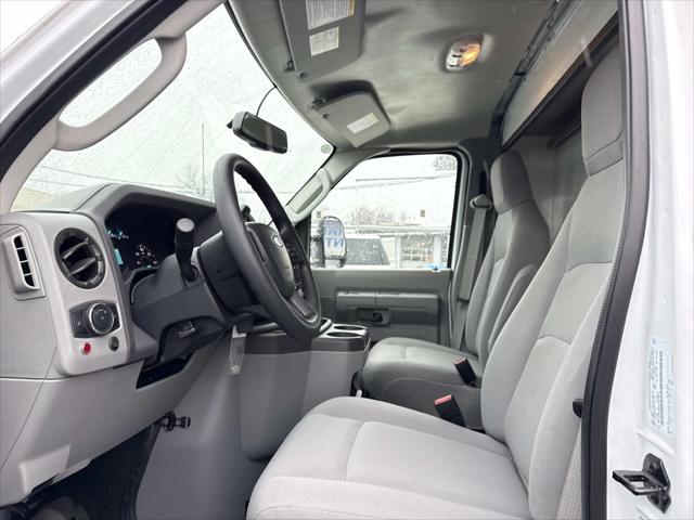 2025 Ford E-350 Cutaway Base