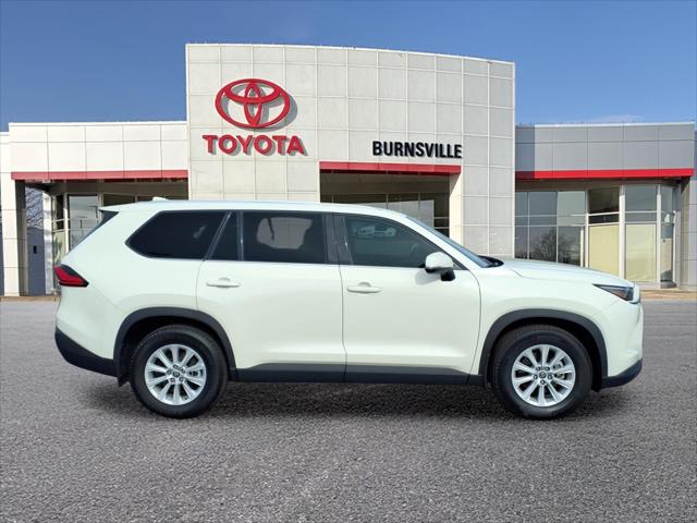 Used 2024 Toyota Grand Highlander XLE with VIN 5TDAAAB56RS061380 for sale in Burnsville, Minnesota