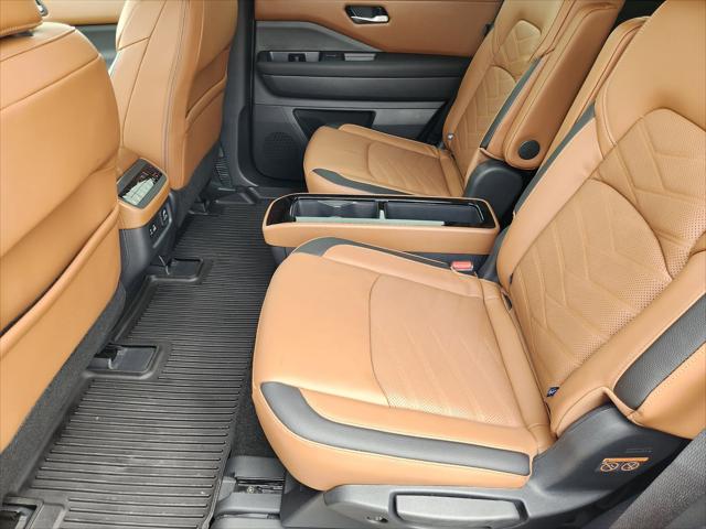 2025 Nissan Pathfinder Platinum 4WD