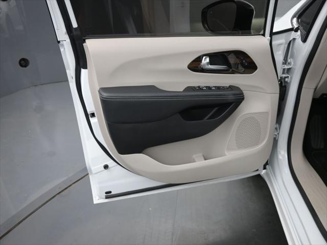 2023 Chrysler Pacifica Limited AWD