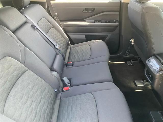 2025 Nissan Pathfinder SV FWD
