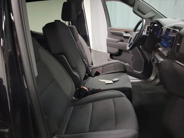 2023 Chevrolet Silverado 1500 4WD Crew Cab Short Bed LT with 2FL