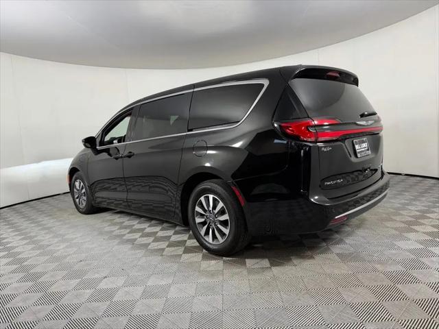 2025 Chrysler Pacifica Hybrid Select