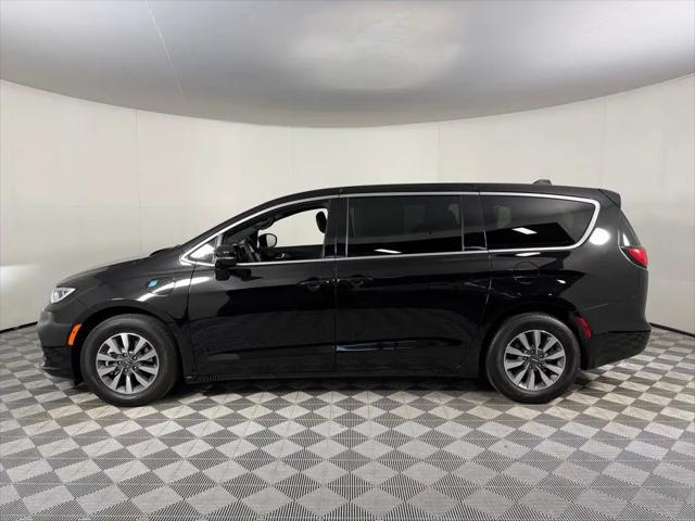2025 Chrysler Pacifica Hybrid Select