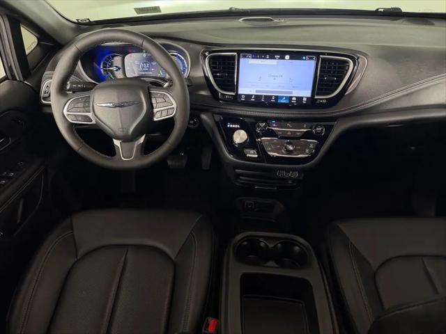 2025 Chrysler Pacifica Hybrid Select
