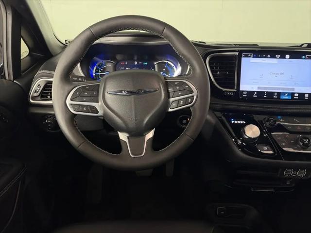 2025 Chrysler Pacifica Hybrid Select