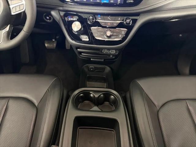 2025 Chrysler Pacifica Hybrid Select