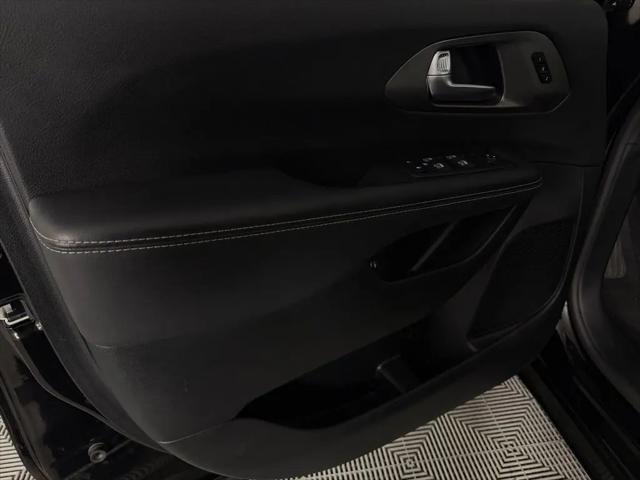 2025 Chrysler Pacifica Hybrid Select